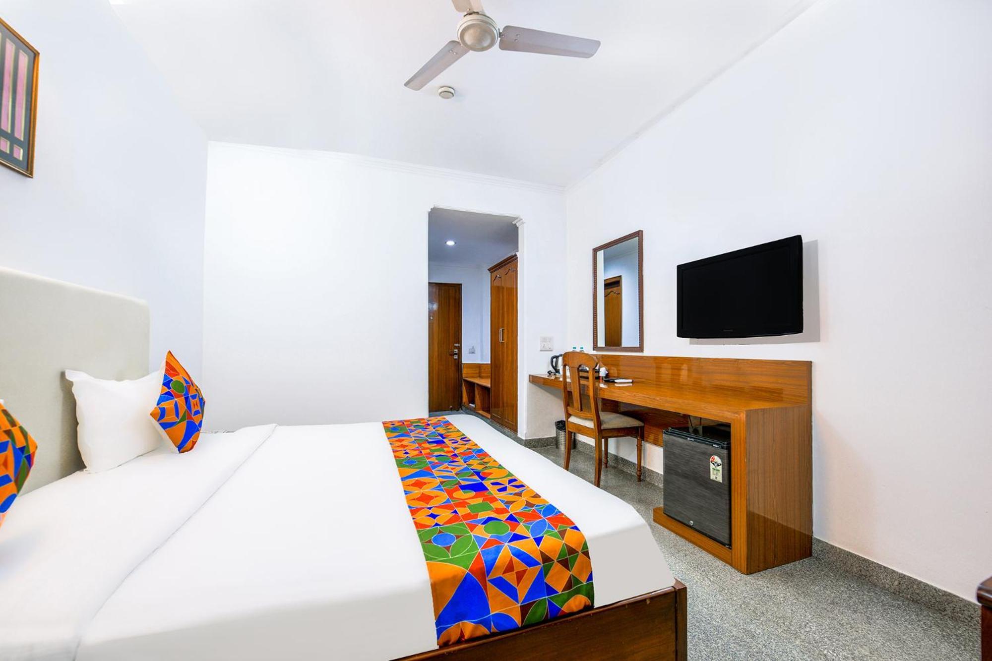 Hotel Exotica Leisure Valley, Gurgaon Exterior photo