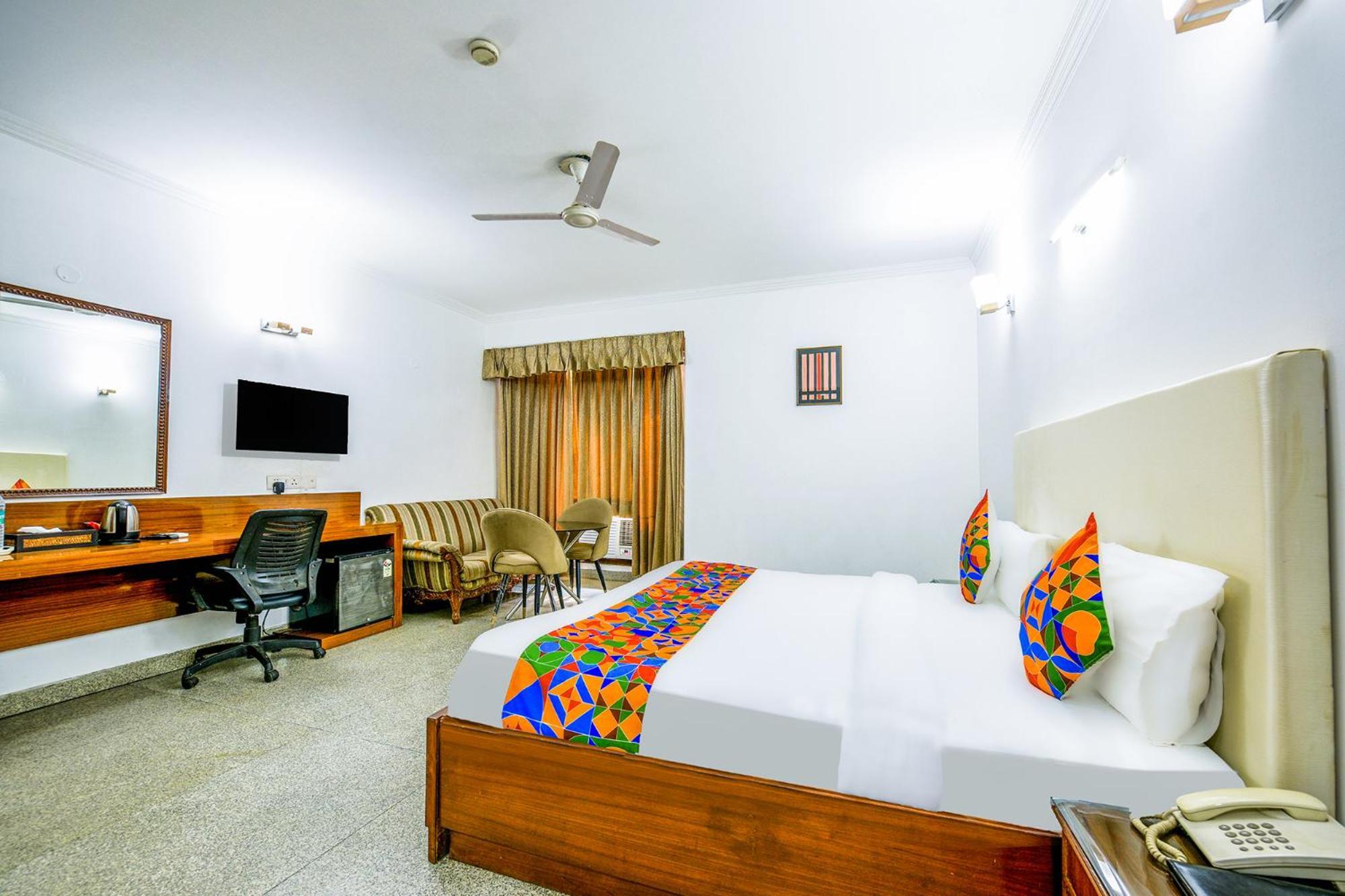 Hotel Exotica Leisure Valley, Gurgaon Exterior photo