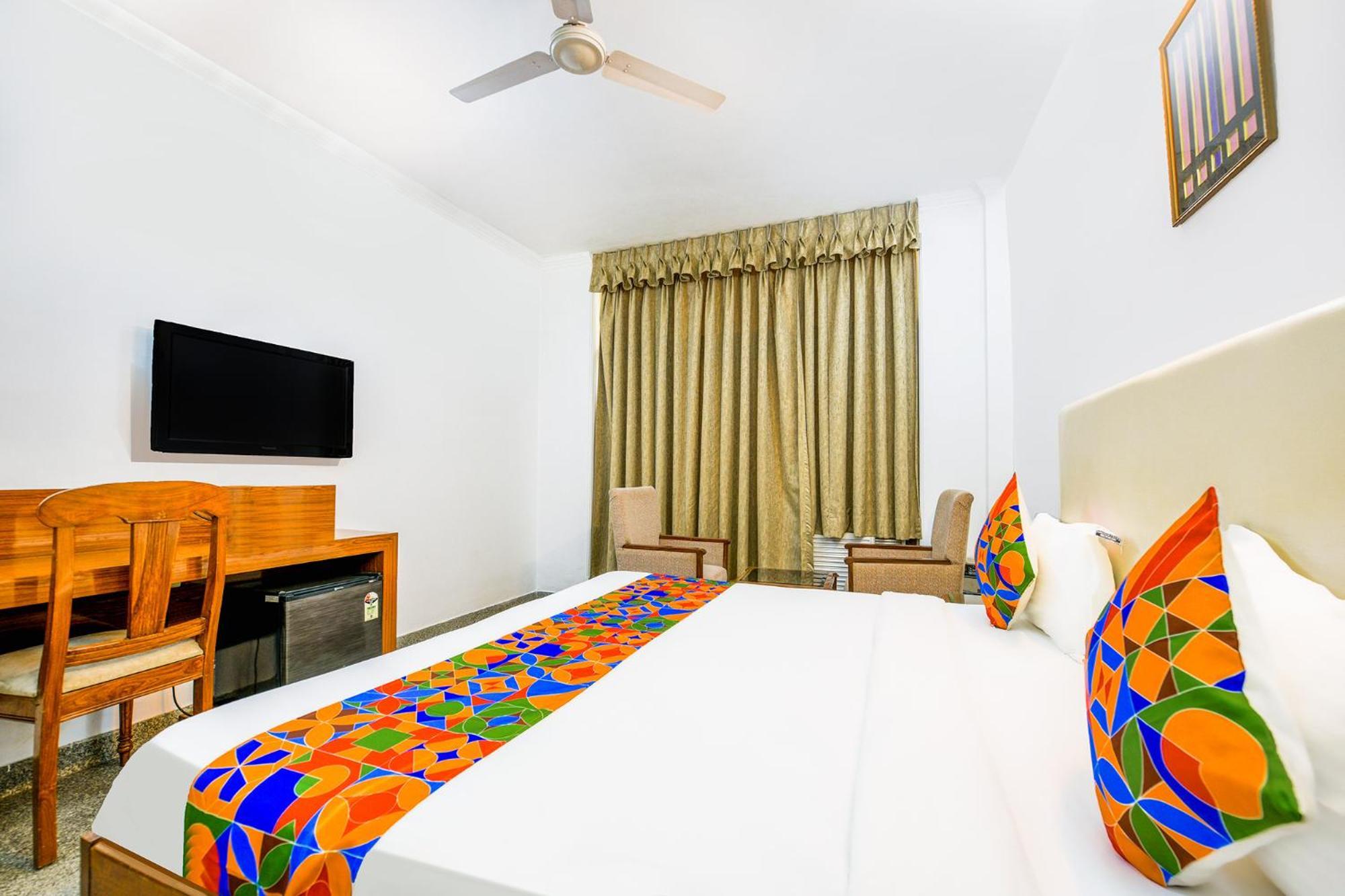 Hotel Exotica Leisure Valley, Gurgaon Exterior photo